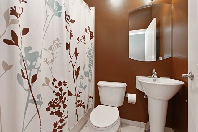 663 West Barry Avenue, Unit 2D Chicago, IL 60657 - Photo 10 of 12