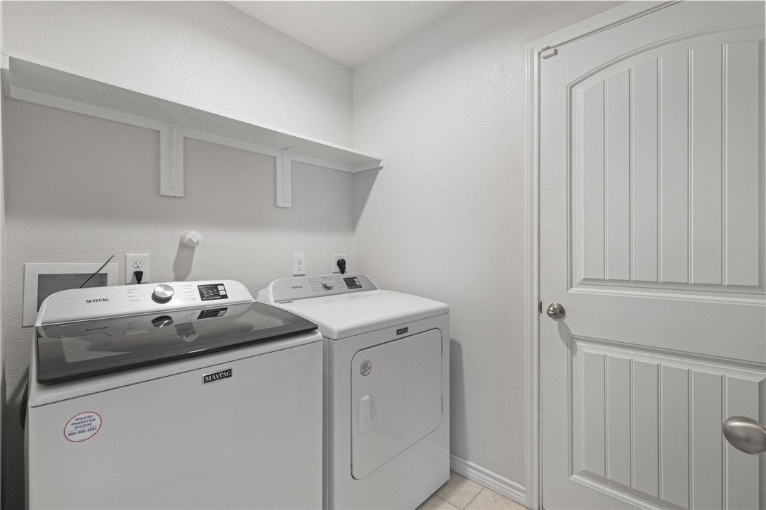 7601 Shadow Rider Lane Corpus Christi, TX 78414 - Photo 12 of 13 a utility room with dryer and washer