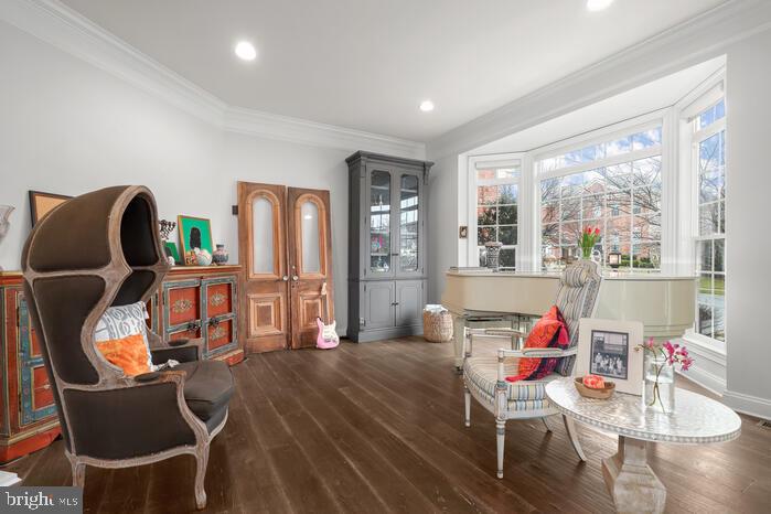2520 Stone Cliff Drive Baltimore, MD 21209 - Photo 71 of 72 a living room with furniture and a large window