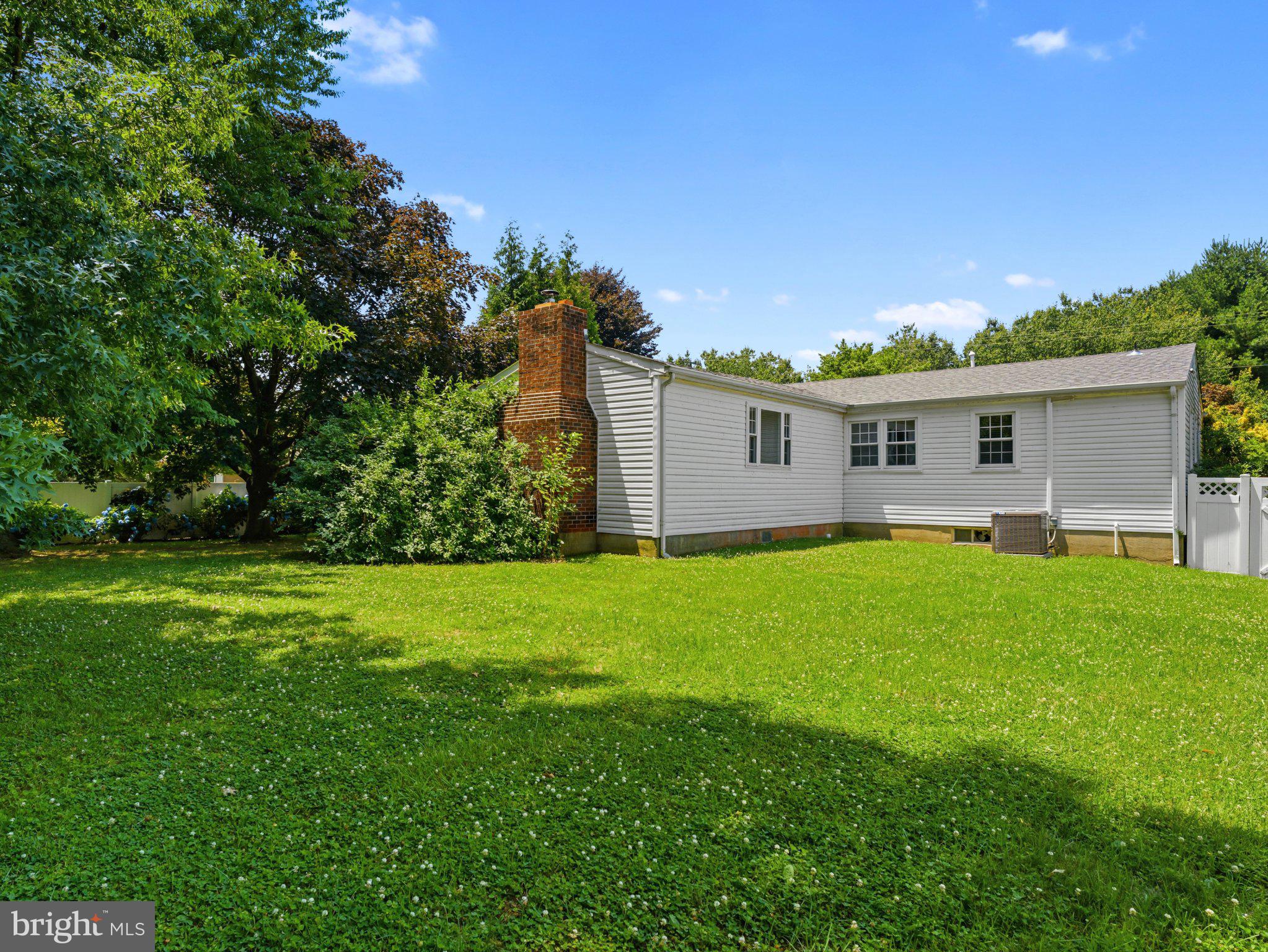 34 Supawna Road Pennsville, NJ 08070 - Photo 6 of 28 Charming home with lush green yard.