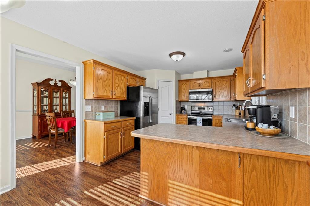 654 Holiday Lane Lansing, KS 66043 - Photo 11 of 41