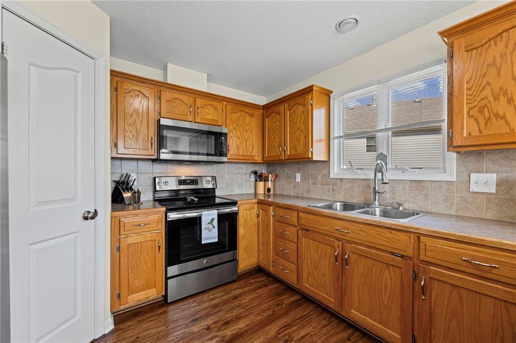 654 Holiday Lane Lansing, KS 66043 - Photo 12 of 41