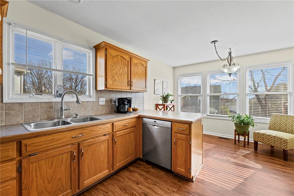 654 Holiday Lane Lansing, KS 66043 - Photo 13 of 41