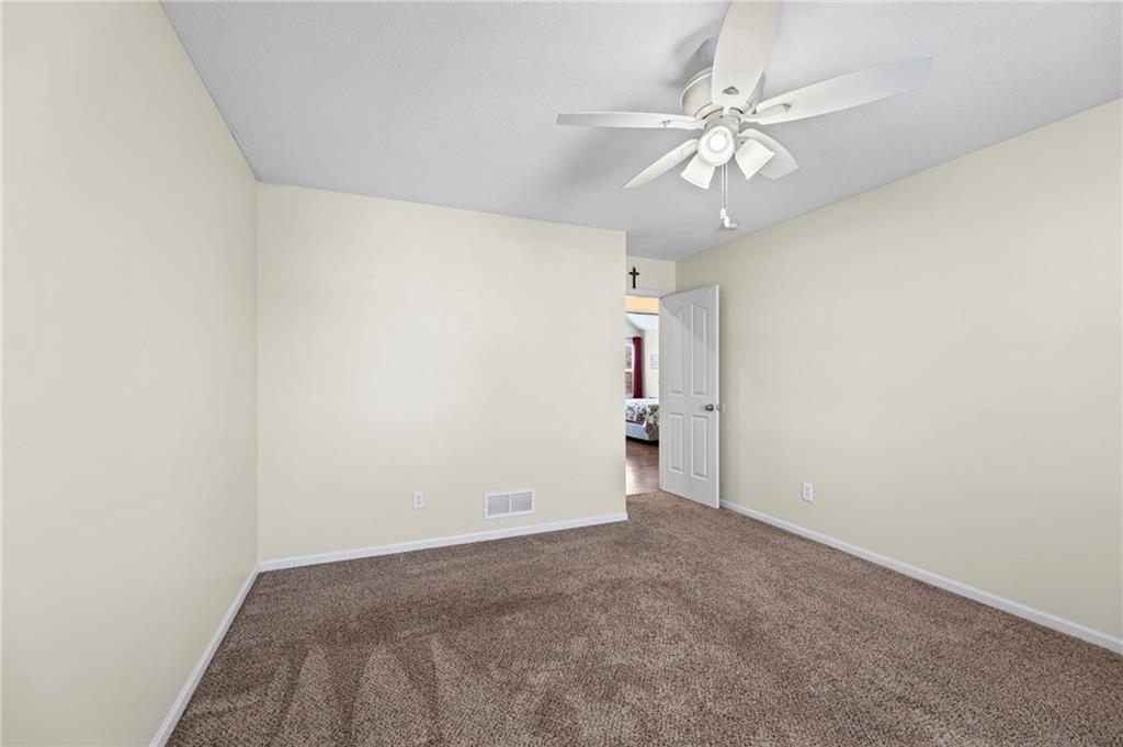 654 Holiday Lane Lansing, KS 66043 - Photo 17 of 41