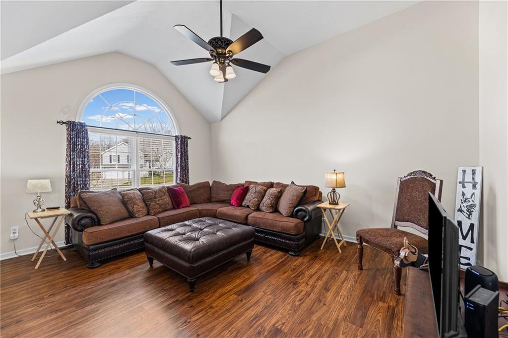 654 Holiday Lane Lansing, KS 66043 - Photo 3 of 41