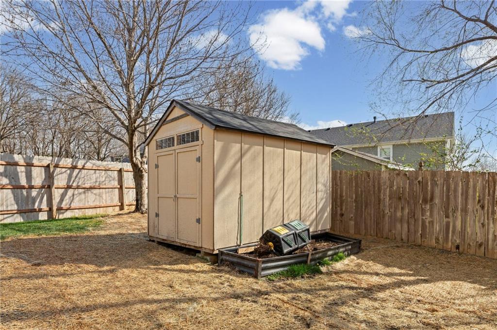 654 Holiday Lane Lansing, KS 66043 - Photo 37 of 41