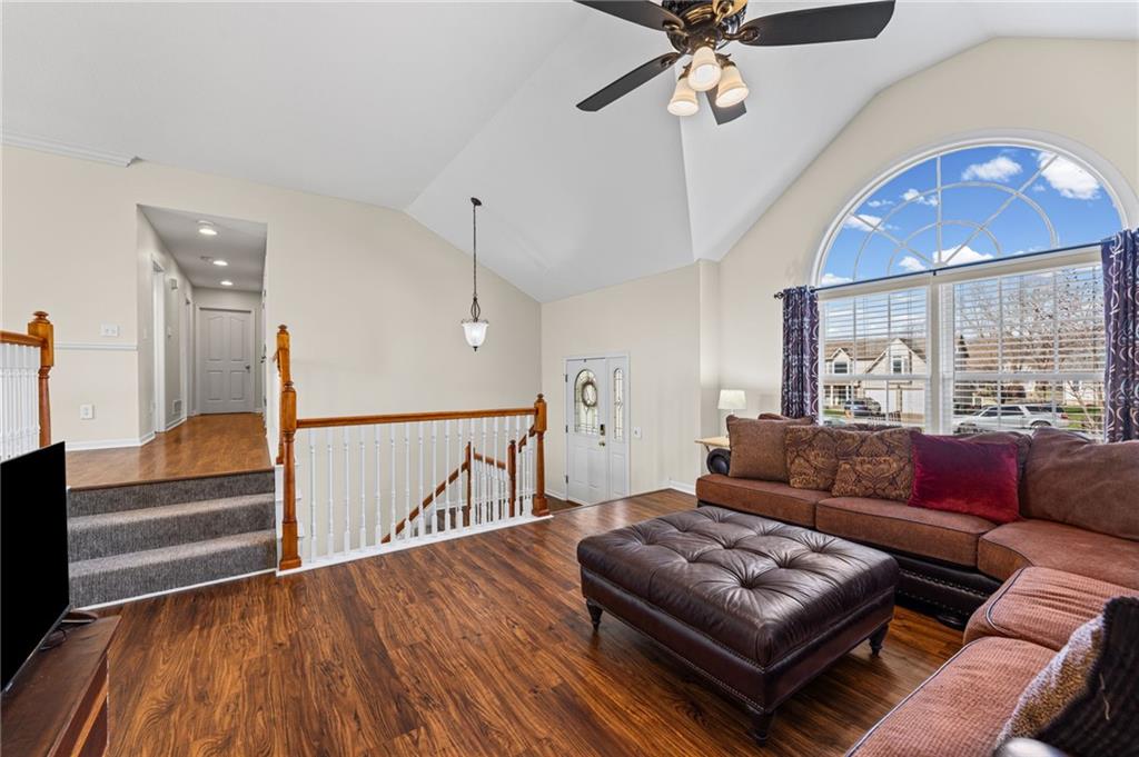 654 Holiday Lane Lansing, KS 66043 - Photo 4 of 41