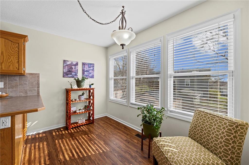 654 Holiday Lane Lansing, KS 66043 - Photo 9 of 41