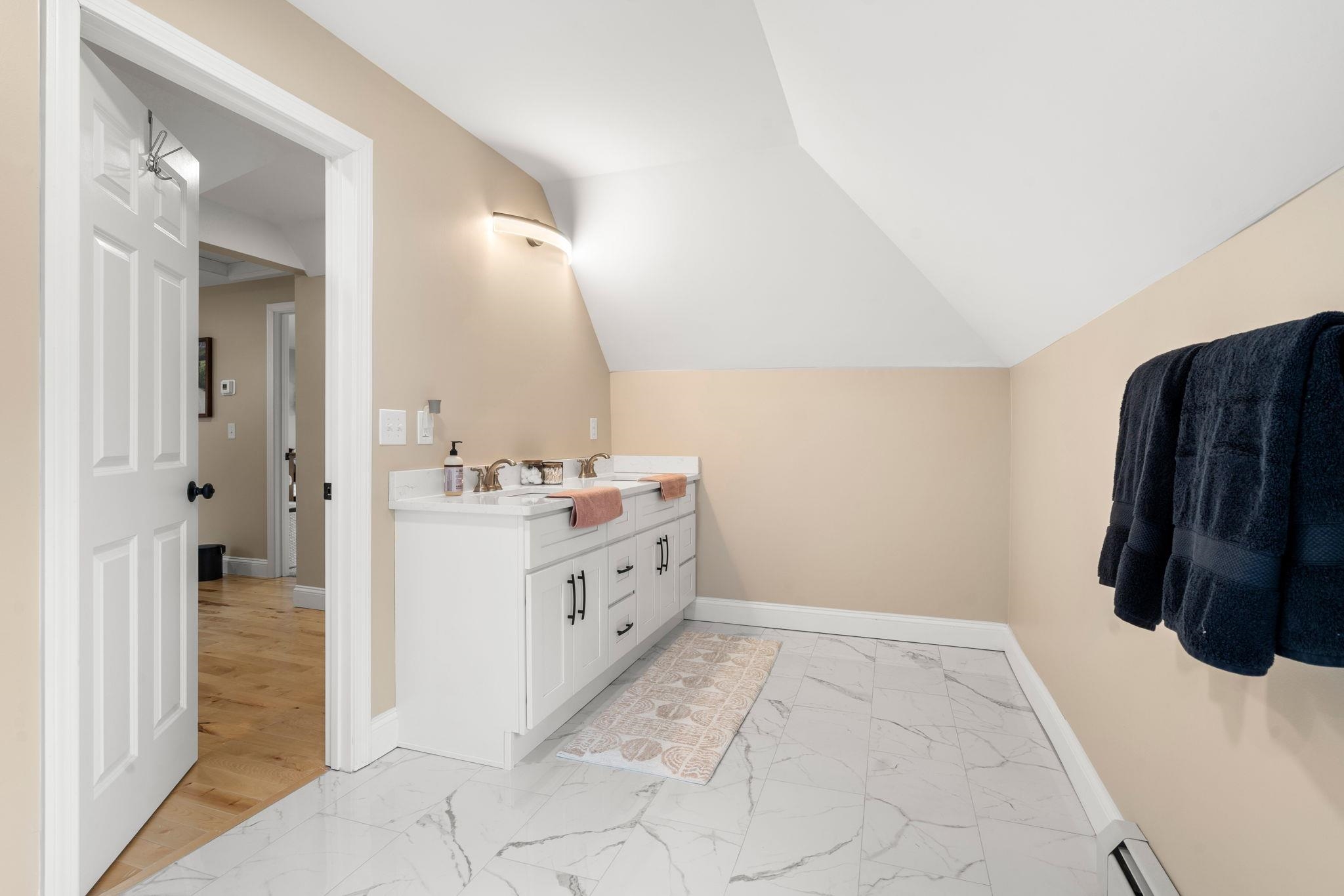 7 Mt Pleasant Street Derry, NH 03038 - Photo 32 of 39