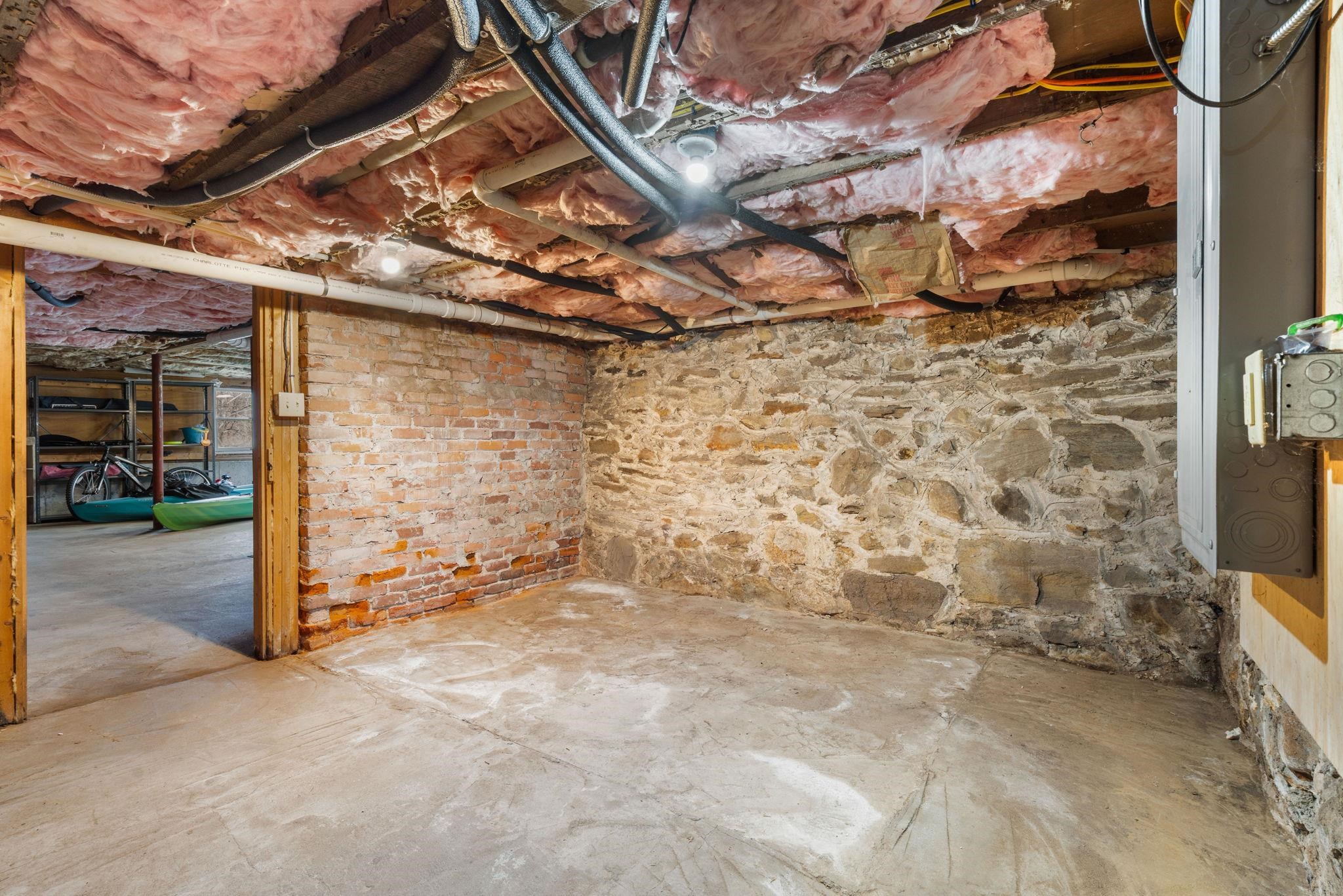 7 Mt Pleasant Street Derry, NH 03038 - Photo 35 of 39