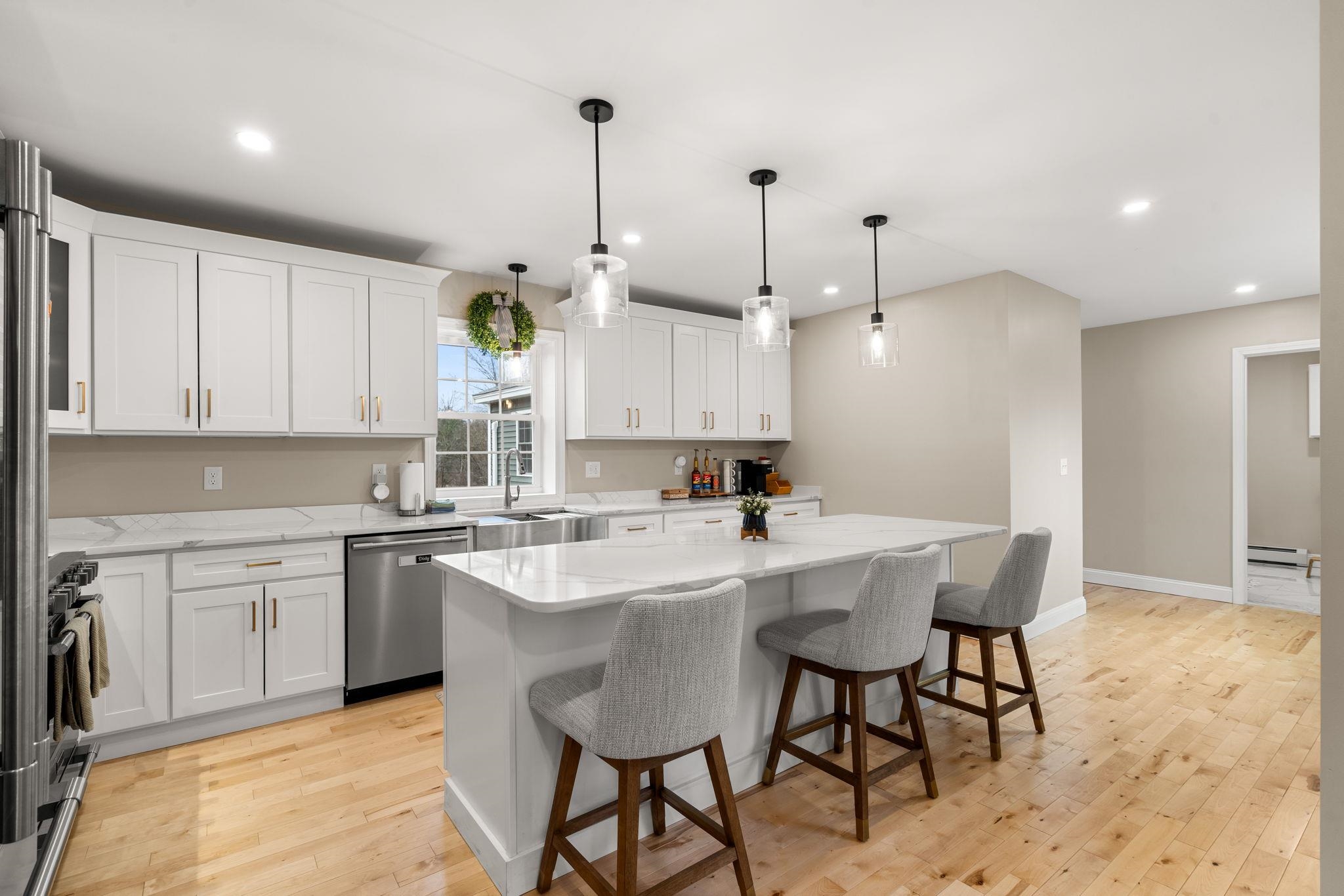 7 Mt Pleasant Street Derry, NH 03038 - Photo 4 of 39