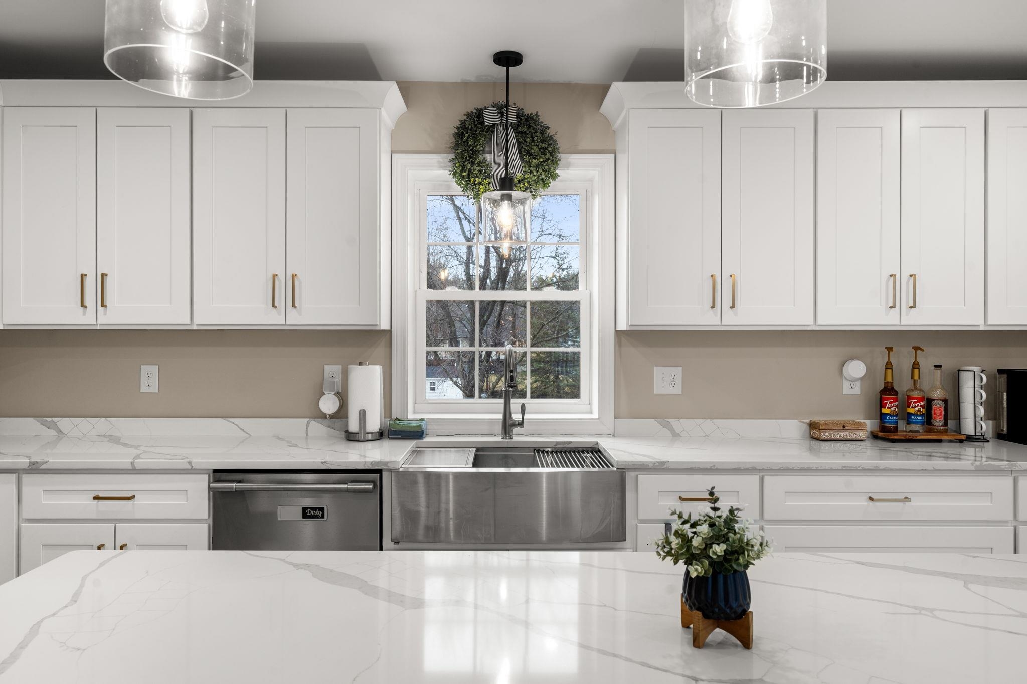 7 Mt Pleasant Street Derry, NH 03038 - Photo 6 of 39