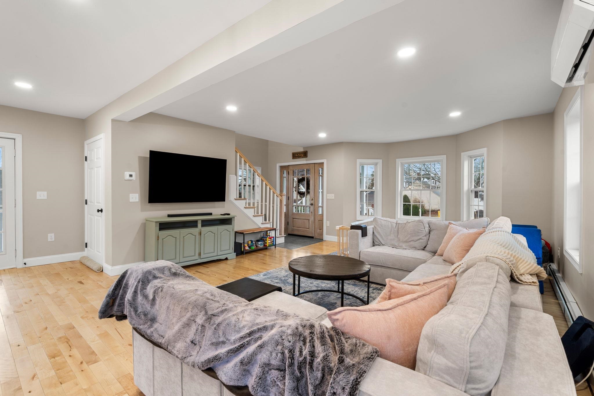 7 Mt Pleasant Street Derry, NH 03038 - Photo 9 of 39