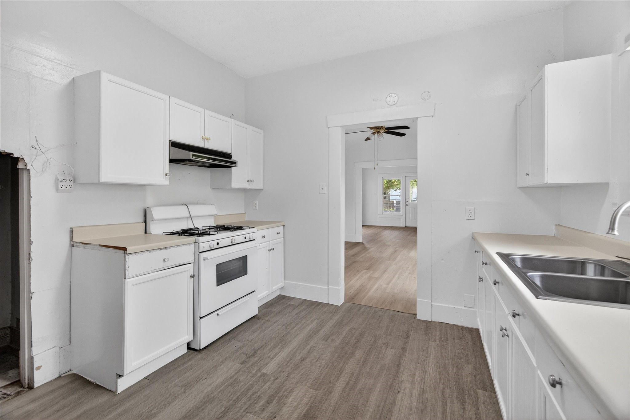 1607 Holman Street Houston, TX 77004 - Photo 10 of 24 a kitchen with white cabinets and appliances