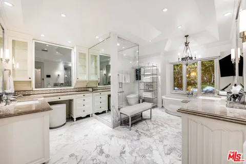$4,995,000 | 19012 Dorlon Drive, Tarzana, CA 91356