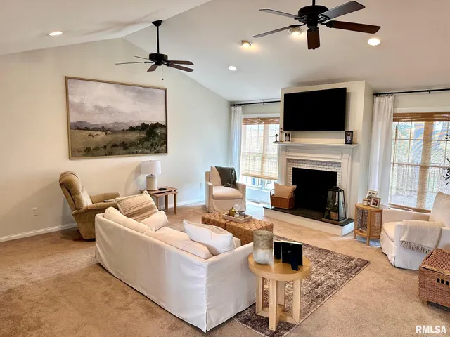 $365,000 | 197 Northwest 850 Street, White Hall, IL 62092