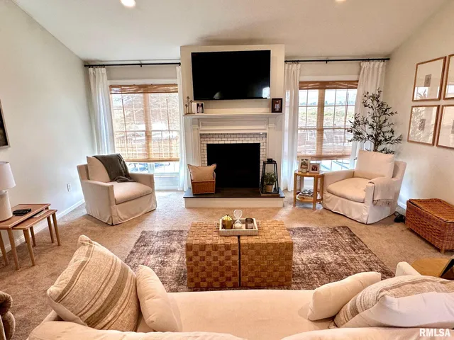 $365,000 | 197 Northwest 850 Street, White Hall, IL 62092