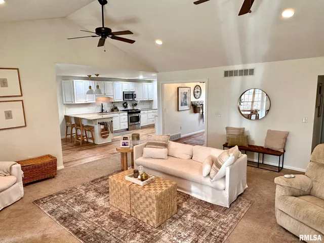 $365,000 | 197 Northwest 850 Street, White Hall, IL 62092