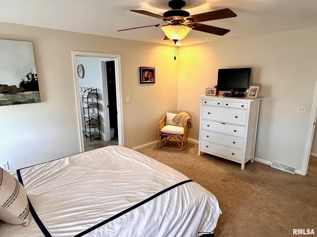 $365,000 | 197 Northwest 850 Street, White Hall, IL 62092