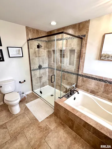 $365,000 | 197 Northwest 850 Street, White Hall, IL 62092