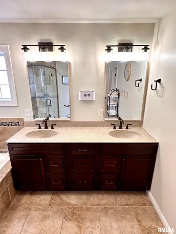 $365,000 | 197 Northwest 850 Street, White Hall, IL 62092