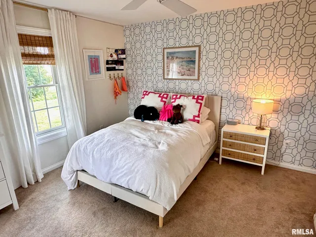 $365,000 | 197 Northwest 850 Street, White Hall, IL 62092