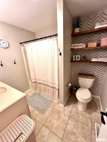 $365,000 | 197 Northwest 850 Street, White Hall, IL 62092