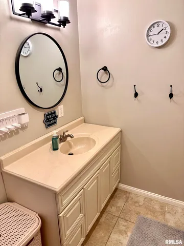 $365,000 | 197 Northwest 850 Street, White Hall, IL 62092