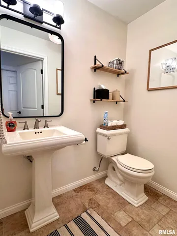 $365,000 | 197 Northwest 850 Street, White Hall, IL 62092