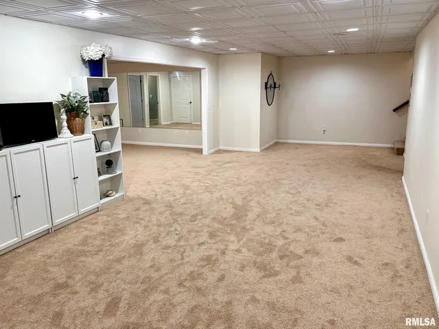 $365,000 | 197 Northwest 850 Street, White Hall, IL 62092