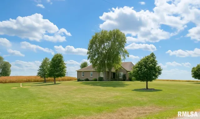 $365,000 | 197 Northwest 850 Street, White Hall, IL 62092