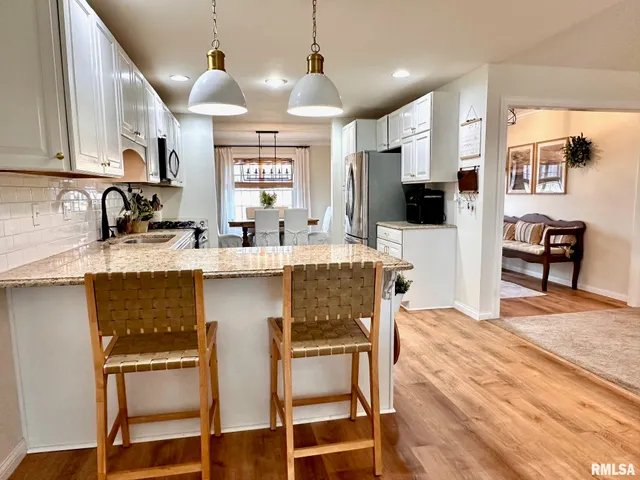 $365,000 | 197 Northwest 850 Street, White Hall, IL 62092