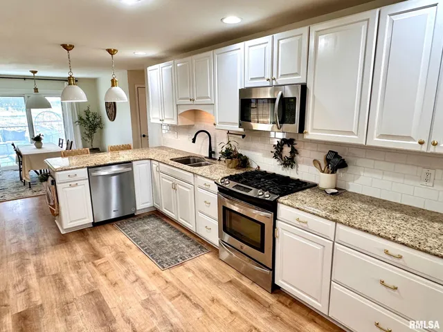 $365,000 | 197 Northwest 850 Street, White Hall, IL 62092