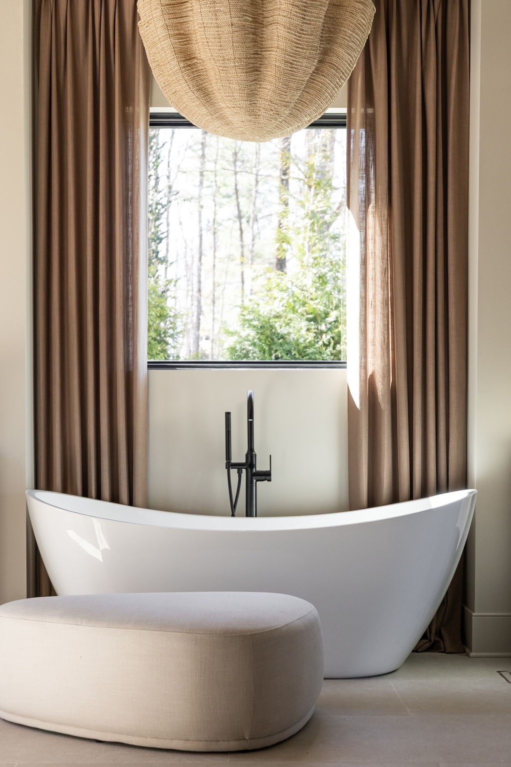 1049 Overton Lea Road Nashville, TN 37220 - Photo 33 of 53 a view of a bathtub in a balcony