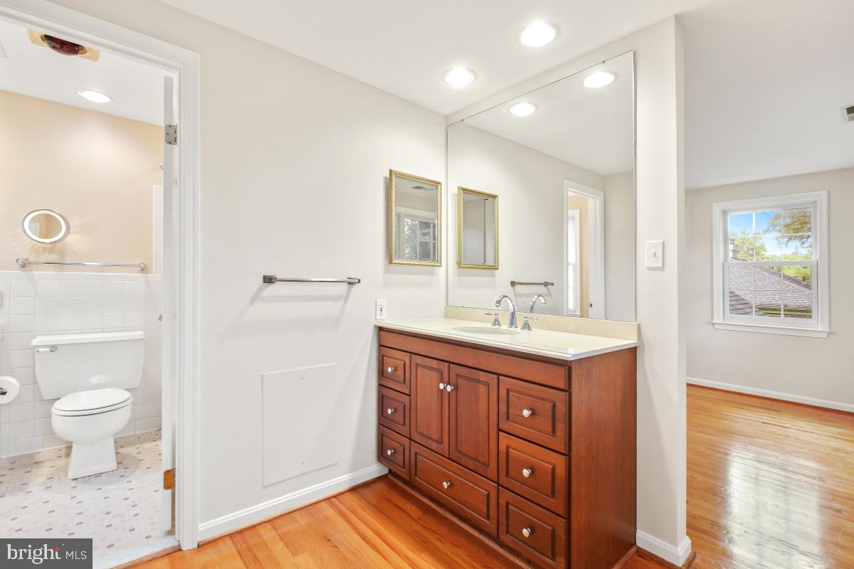 10620 Seneca Ridge Drive Gaithersburg, MD 20886 - Photo 33 of 53 Primary Bathroom