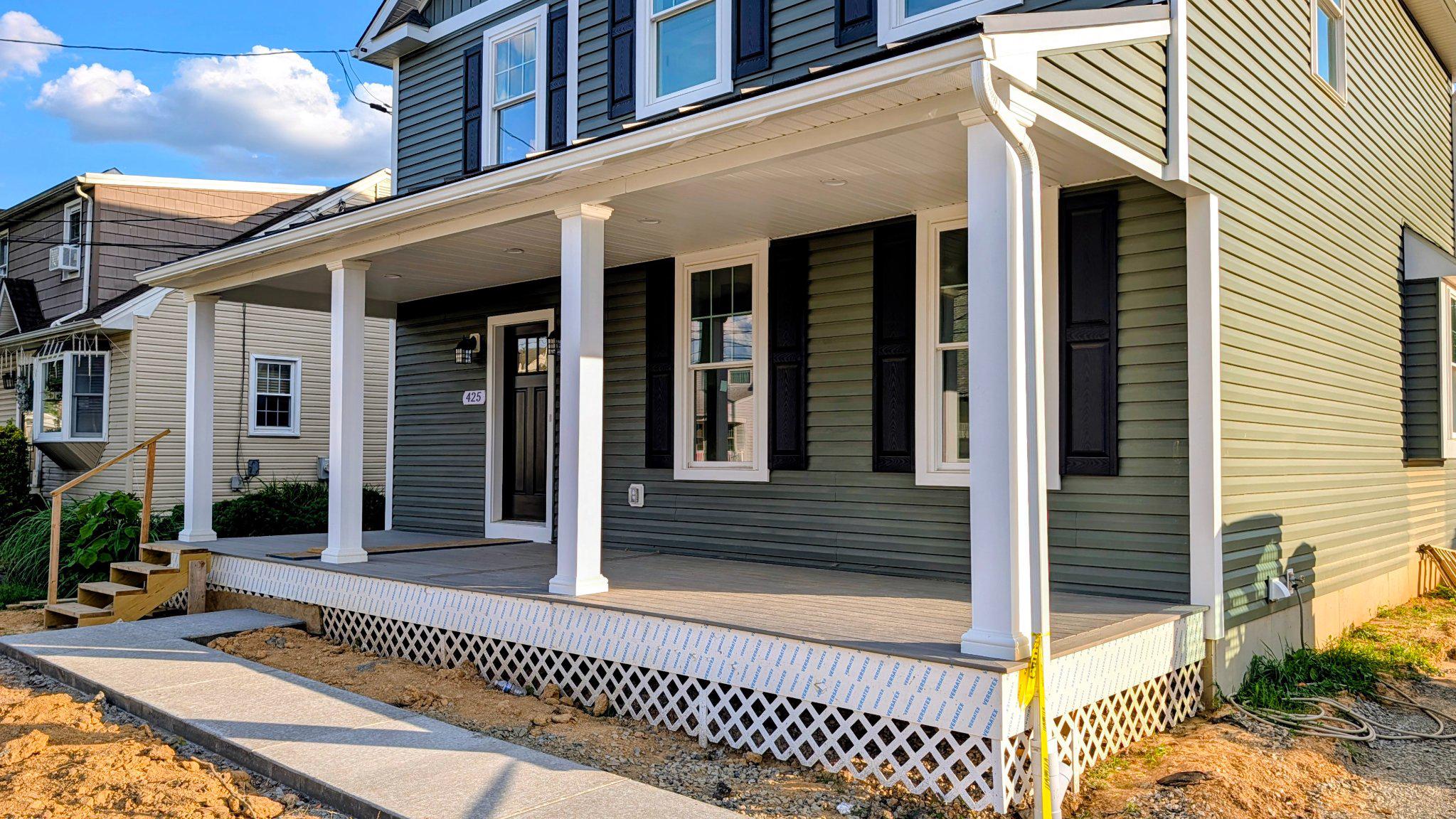 425 Rutledge Avenue Folsom, PA 19033 - Photo 4 of 33 Composite deck & vinyl rails on the porch & deck.