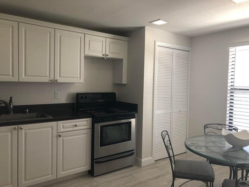 1631 Riverview Road, Unit 606 Deerfield Beach, FL 33441 - Photo 13 of 38 Laundry Closet