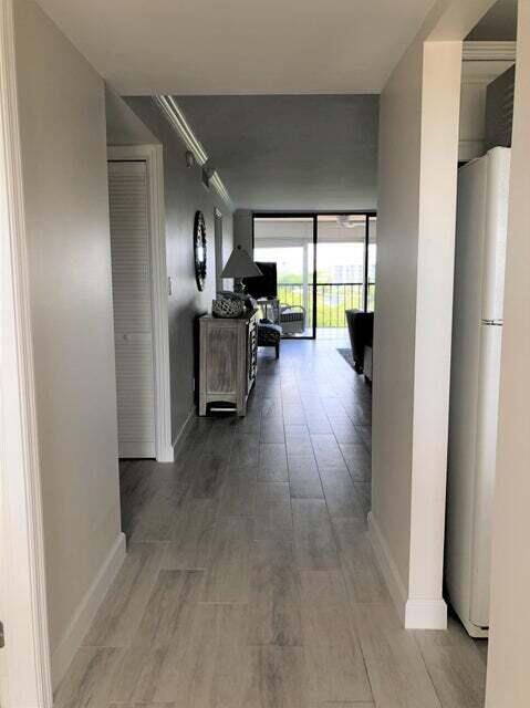 1631 Riverview Road, Unit 606 Deerfield Beach, FL 33441 - Photo 5 of 38 Entry_Way