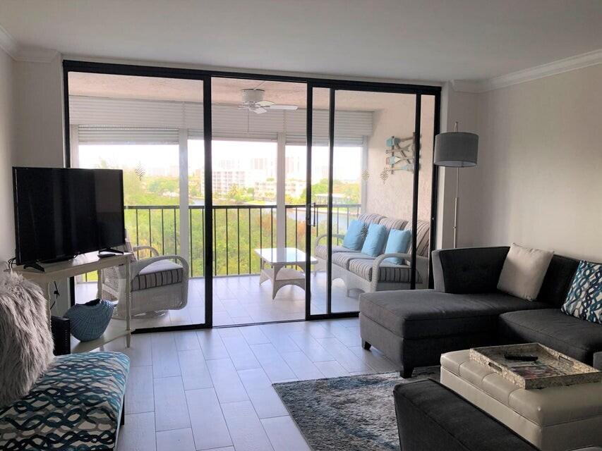 1631 Riverview Road, Unit 606 Deerfield Beach, FL 33441 - Photo 7 of 38 Living Room