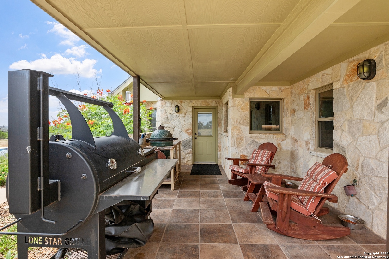 647 Funf Kinder Road Fredericksburg, TX 78624 - Photo 28 of 100 a living room with furniture and a flat screen tv