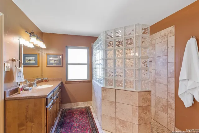 $1,717,223 | 647 Funf Kinder Road, Fredericksburg, TX 78624