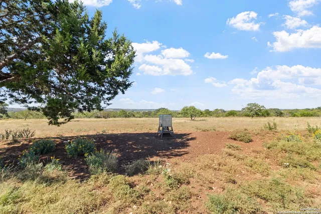 $1,717,223 | 647 Funf Kinder Road, Fredericksburg, TX 78624