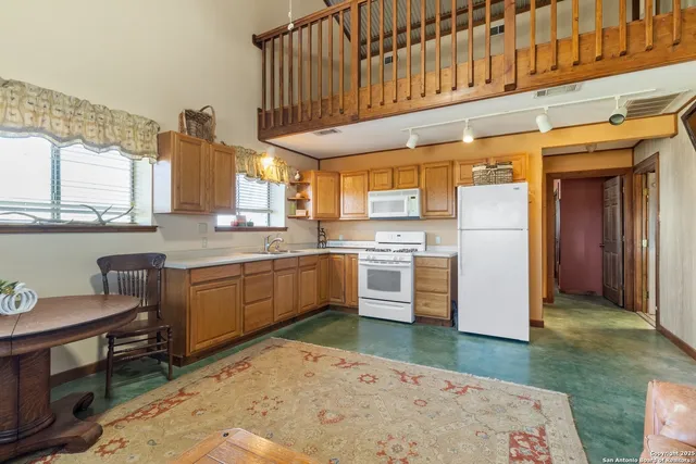 $1,717,223 | 647 Funf Kinder Road, Fredericksburg, TX 78624