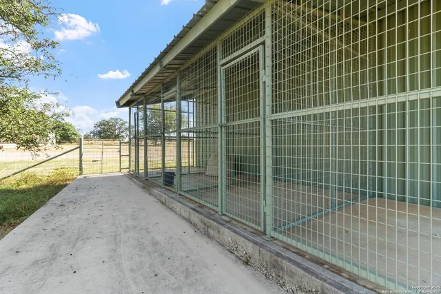 $1,717,223 | 647 Funf Kinder Road, Fredericksburg, TX 78624