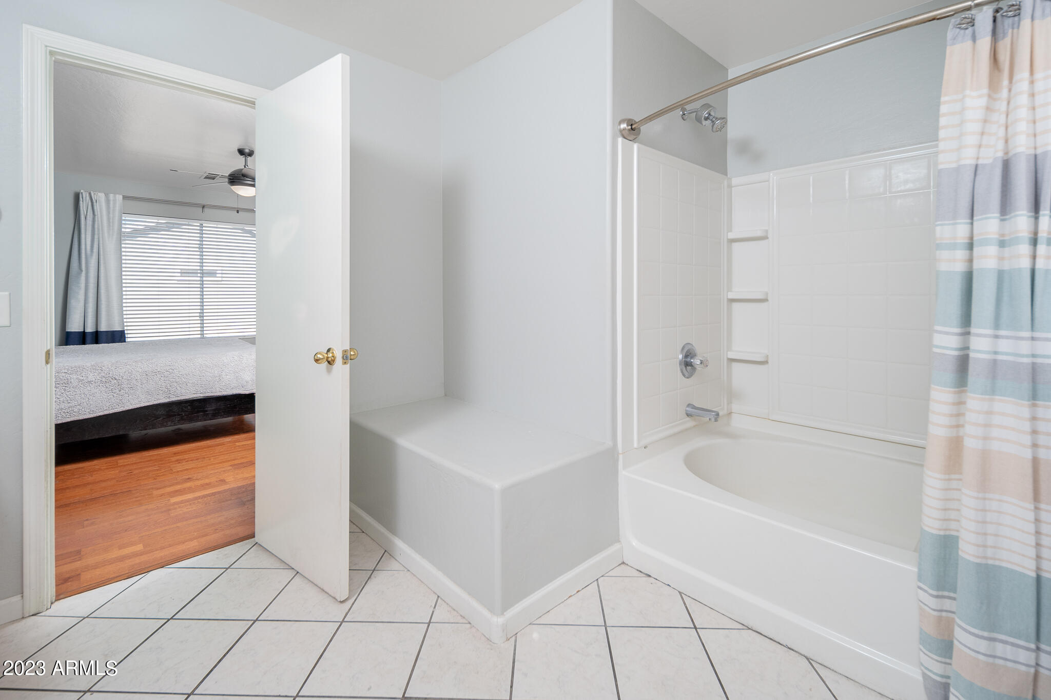 4106 West Carter Road Phoenix, AZ 85041 - Photo 14 of 25 Master-Bath