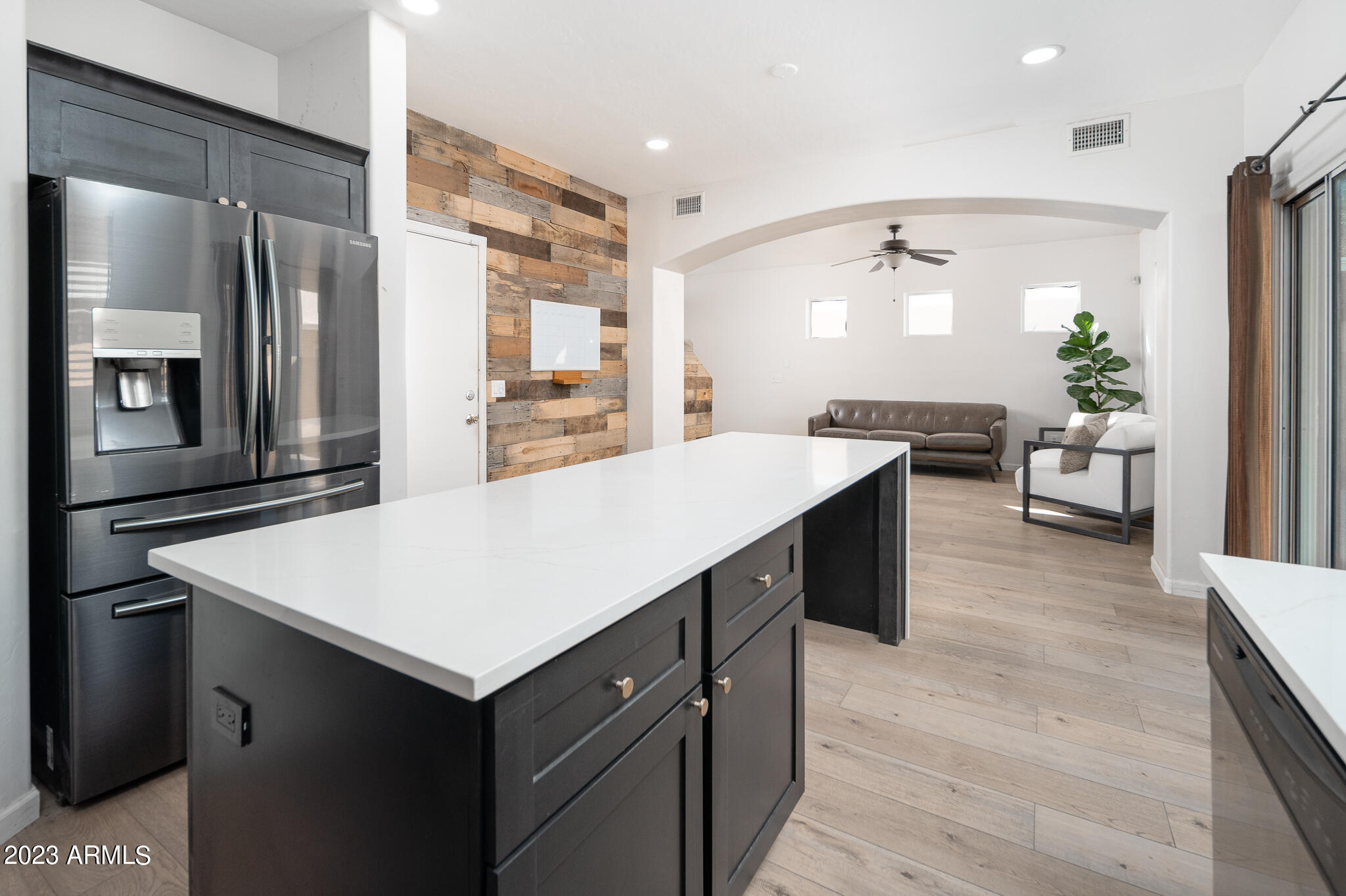 4106 West Carter Road Phoenix, AZ 85041 - Photo 10 of 25 Kitchen