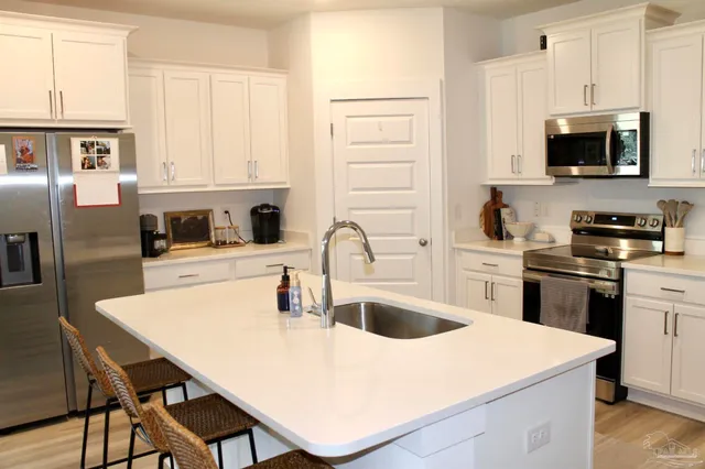 $2,050 | 5709 Friesian Drive, Pensacola, FL 32526