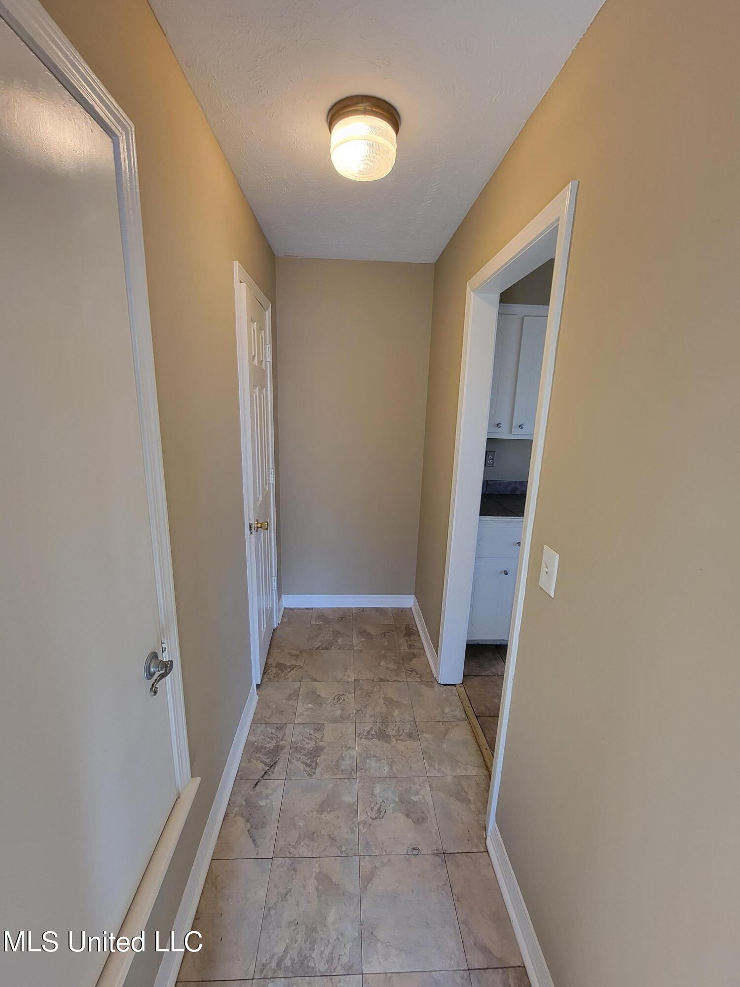 704 Wicklow Place, Unit B Ridgeland, MS 39157 - Photo 12 of 17 20231211_102251