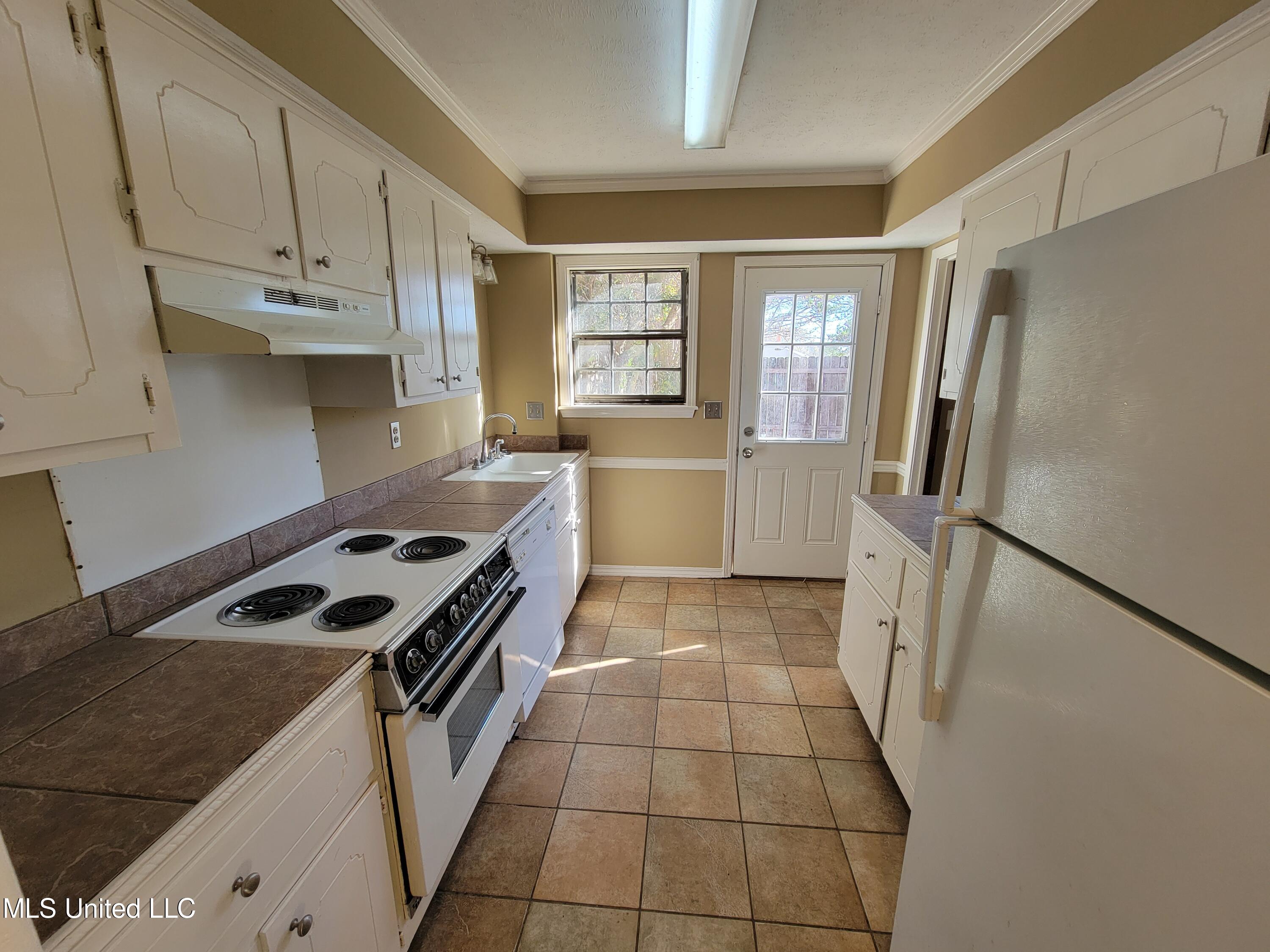 704 Wicklow Place, Unit B Ridgeland, MS 39157 - Photo 10 of 17 20231211_102315