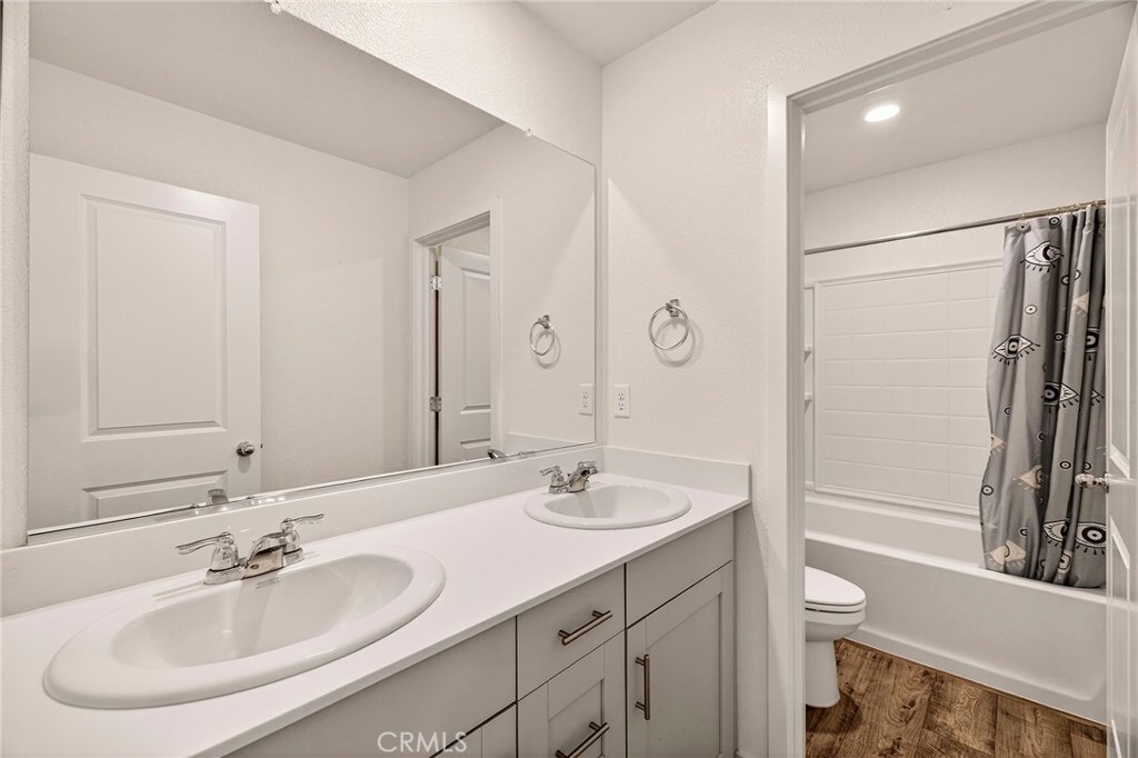 1147 Lentil Way Chico, CA 95928 - Photo 44 of 72 a bathroom with a sink and a mirror